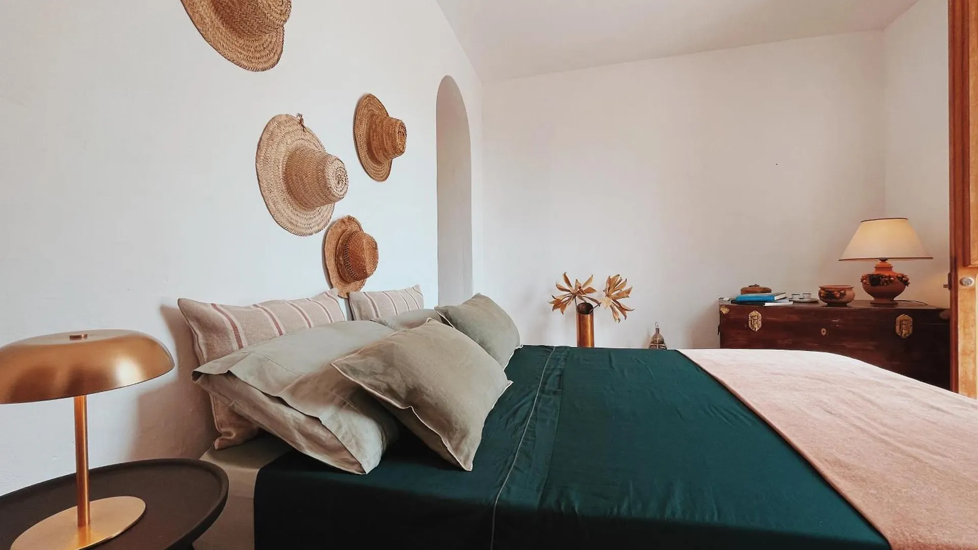 Il Cactus: Una Piccola Oasi In Paese Favignana Italy